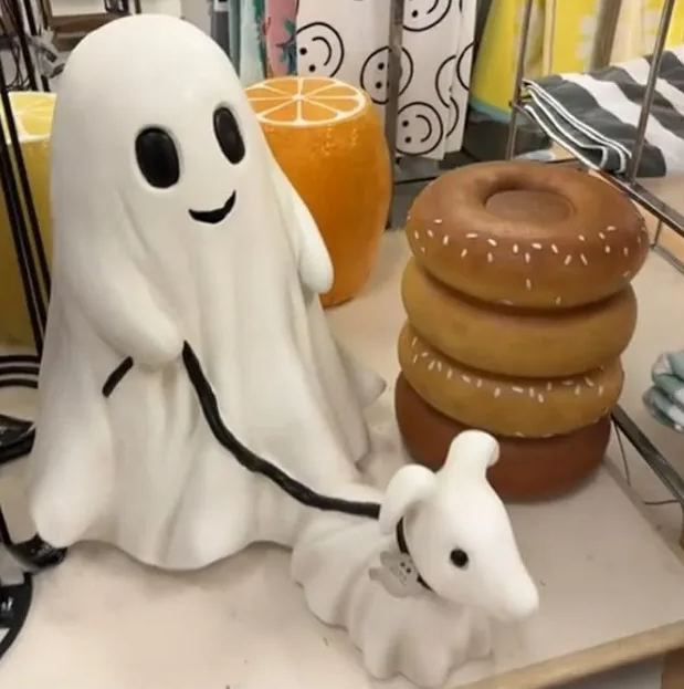 👻Ghost Walking Dog Statue